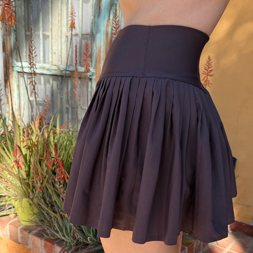 Alo Pleated Skirt with shorts - Picture 2 of 5